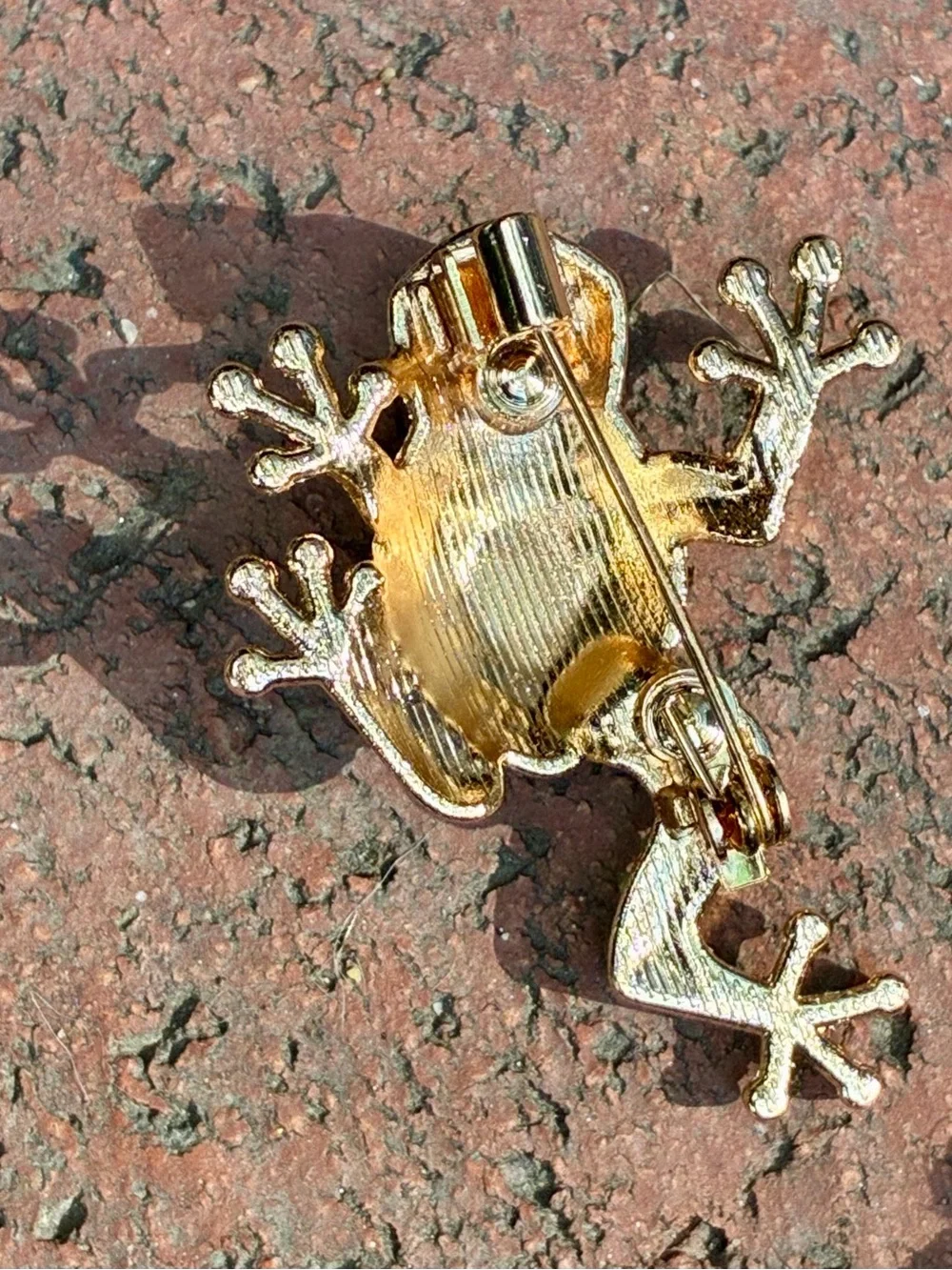 🐸 Gold-Tone Green Rhinestone Frog Pin Brooch- Reptile Habitat Accent